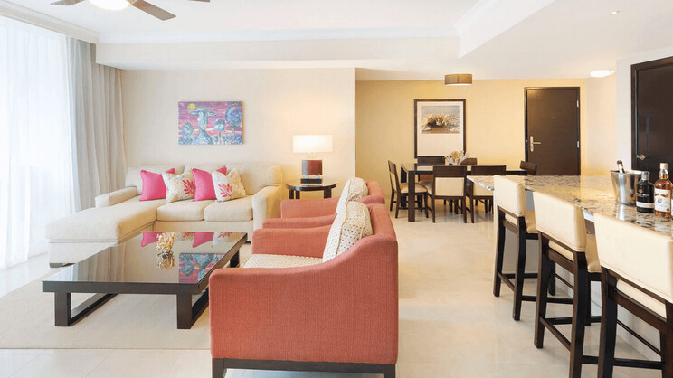 Luxury Concierge One Bedroom Oceanfront Suite